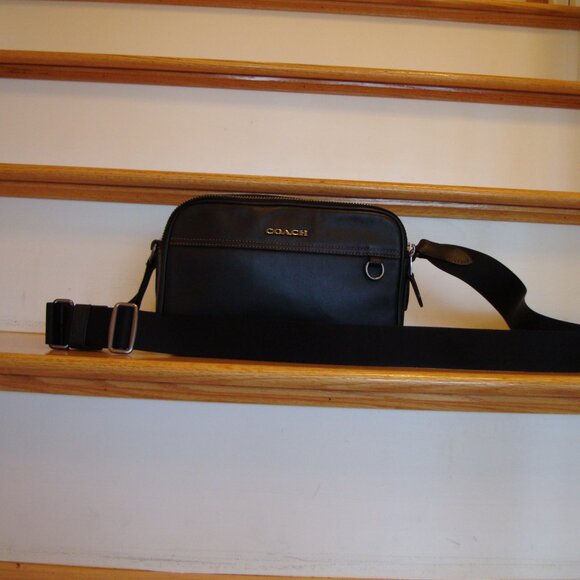 Coach Handbags - COACH Graham Crossbody Smooth Leather Black Adjustable Strap VERY GOOD CONDTION!